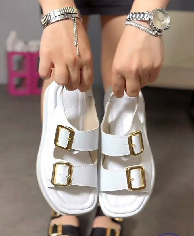 صندل زنانه مدل دو سگک